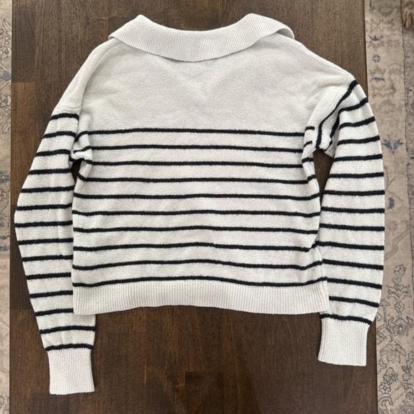 Old‎ Navy Collared Sweater - Picture 7 of 7